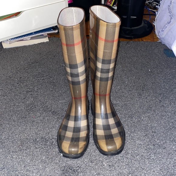 Classic Burberry patterned rain boots - Picture 1 of 6